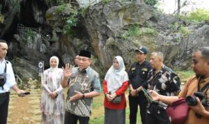 wawako-maigus-nasir-kunjungi-objek-wisata-goa-kelelawar-di-indarung