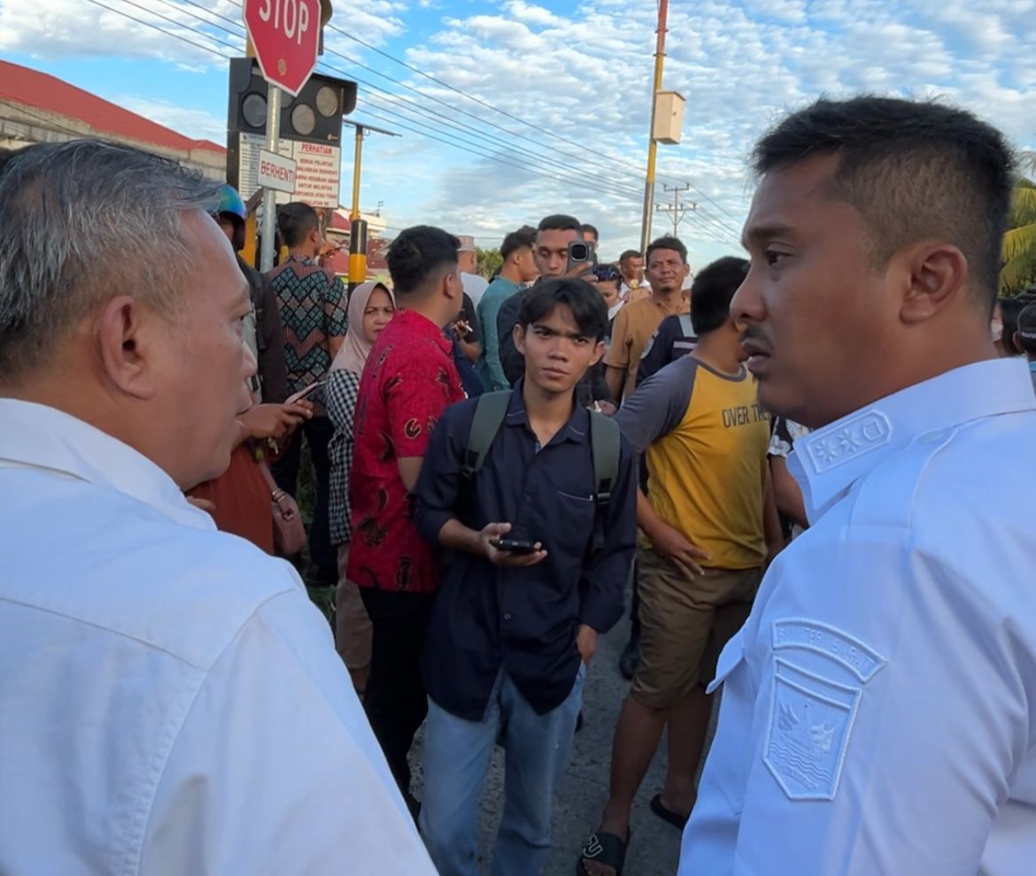dua-siswi-sman-10-meninggal,-pemprov-sumbar-serukan-pengawasan-ketat-perlintasan-kereta-api