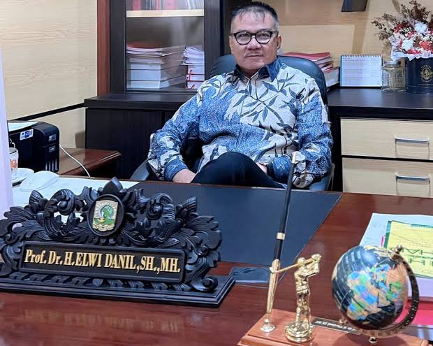 tak-fungsikan-palang-perlintasan,-prof-elwi-danil:-pt-kai-bisa-digugat-secara-perdata