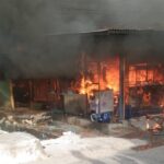 kebakaran-di-lubuk-begalung,-puluhan-rumah-petak-dan-kos-kosan-hangus