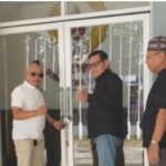 wakil-ketua-karateker-koni-sumbar-prof.-syahrial-bakhtiar-tinjau-kantor-koni-sumbar-didampingi-tim