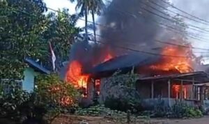 rumah-warga-pasaman-barat-ludes-terbakar