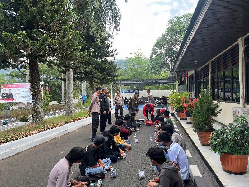 polres-tanah-datar-amankan-19-remaja-terlibat-tawuran,-tiga-positif-narkoba