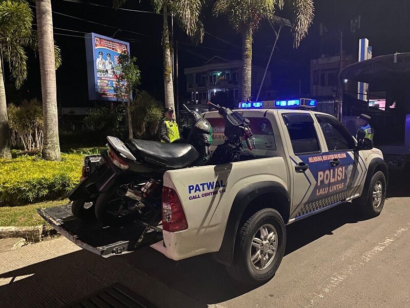 dalam-operasi-cipta-kondisi,-polresta-bukittinggi-amankan-belasan-sepeda-motor