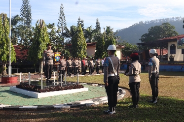 polres-tanah-datar-gelar-upacara-ptdh,-tegaskan-komitmen-bersih-dari-narkotika-dan-pelanggaran-disiplin