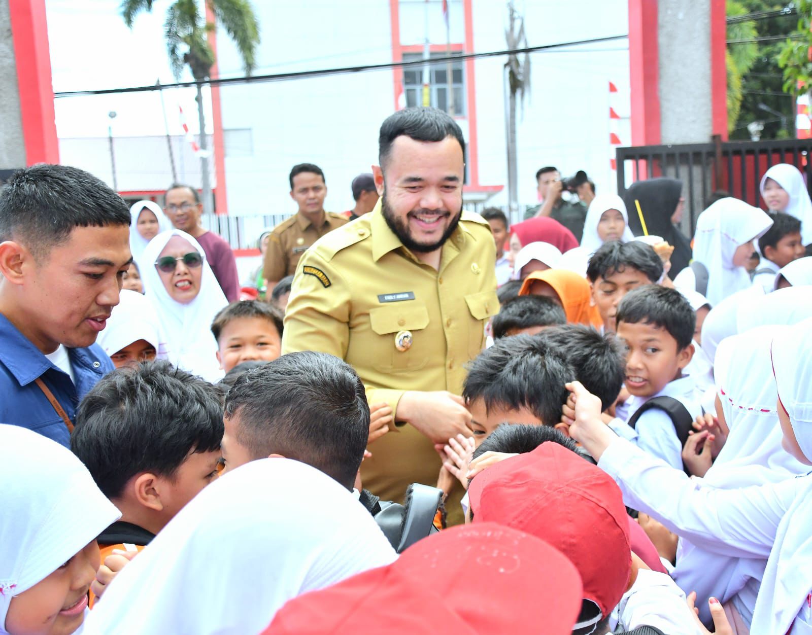 fadly-amran-tegaskan-komitmen-pemko-tingkatkan-kwalitas-pendidikan-di-kota-padang