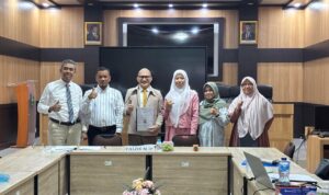 suharizal-resmi-sandang-gelar-magister-ilmu-politik-usai-sidang-tesis-di-unand suharizal-resmi-sandang-gelar-magister-ilmu-politik-usai-sidang-tesis-di-unand