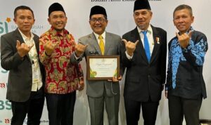 bupati-john-kenedy-azis  raih-baznas-award-2025