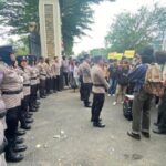 ratusan-mahasiswa-dan-ojol-kepung-mapolda-sumbar,-teriakkan-“pembunuh”-usai-tewasnya-affan