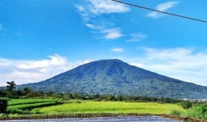 pesona-wisata-gunung-di-sumatera-barat,-ini-dia-lokasinya