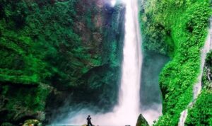 pesona-air-terjun-tersembunyi-di-sumatera-barat