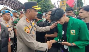 kapolresta-bukittinggi-sampaikan-permintaan-maaf-atas-wafatnya-affan-kurniawan-di-jakarta