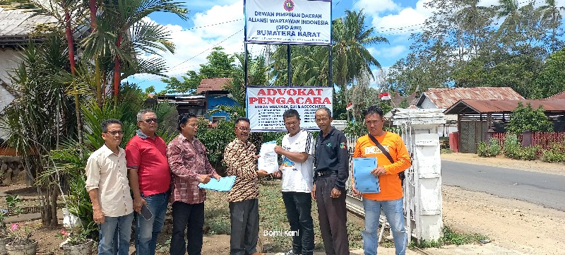 awi-sumatera-barat-resmi-terbentuk,-12-dpc-terima-sk-pengurus