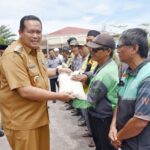 forkopimda-kota-pariaman-beri-beras-gratis-untuk-tukang-ojek