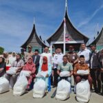 pemko-bukittinggi-salurkan-bantuan-sembako-untuk-lansia-dan-disabilitas 