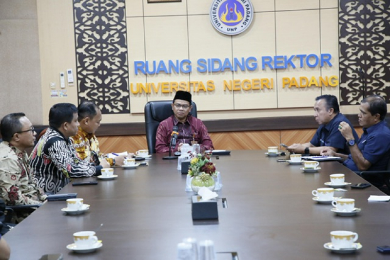 unp-dan-pt-semen-padang-matangkan-kolaborasi-riset,-inovasi,-dan-csr