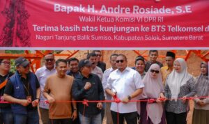 alhamdulillah-bupati-solok-bersama-anggota-dpr-ri-andre-rosiade-resmikan-bts-di-daerah-terpencil