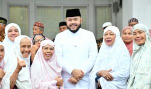 wako-fadly-amran-pimpin-subuh-mubarokah-di-masjid-at-taubah-parak-laweh