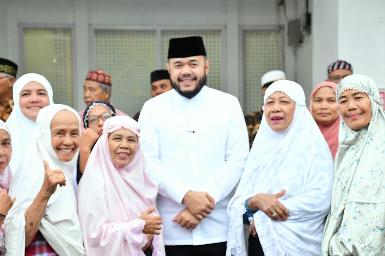 wako-fadly-amran-pimpin-subuh-mubarokah-di-masjid-at-taubah-parak-laweh