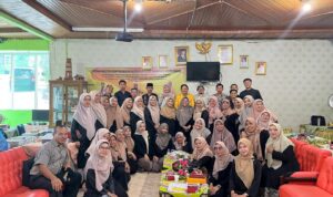 tingkatkan-produktivitas-akademik,-dosen-feb-unp-bekali-guru-sman-1-sungai-tarab-chatgpt