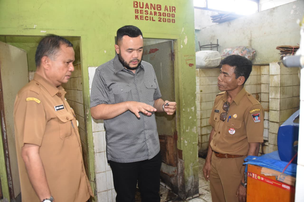 fadly-amran-tinjau-progres-revitalisasi-blok-a-pasar-raya-padang-dan-pembangunan-pasar-ulak-karang