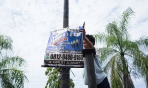 rusak-estetika-kota,-pemko-padang-tertibkan-spanduk-liar 