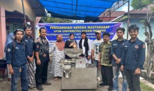 lp2m-unp-beri-pelatihan-coconut-milk-di-nagari-asam-kamba