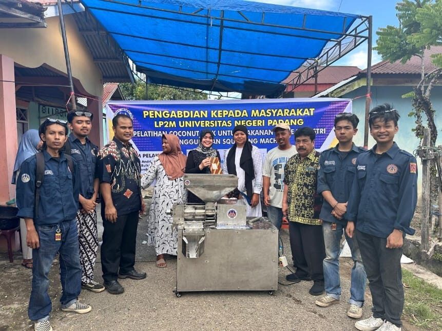 lp2m-unp-beri-pelatihan-coconut-milk-di-nagari-asam-kamba