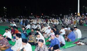 ribuan-jamaah-peringati-maulid-nabi-muhammad-saw-di-halaman-kantor-bupati-dharmasraya