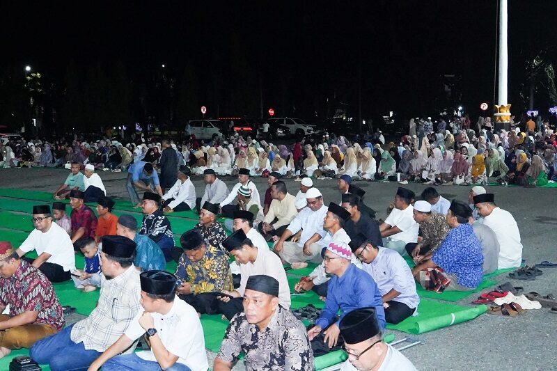 ribuan-jamaah-peringati-maulid-nabi-muhammad-saw-di-halaman-kantor-bupati-dharmasraya