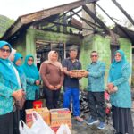 tp-pkk-padang-panjang-peduli,-salurkan-bantuan-untuk-keluarga-korban-kebakaran-di-kebun-sikolos