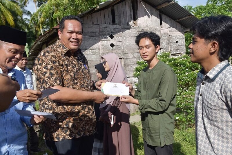 lima-calon-mahasiswa-universitas-arab-saudi-asal-kota-pariaman-terima-bantuan-baznas