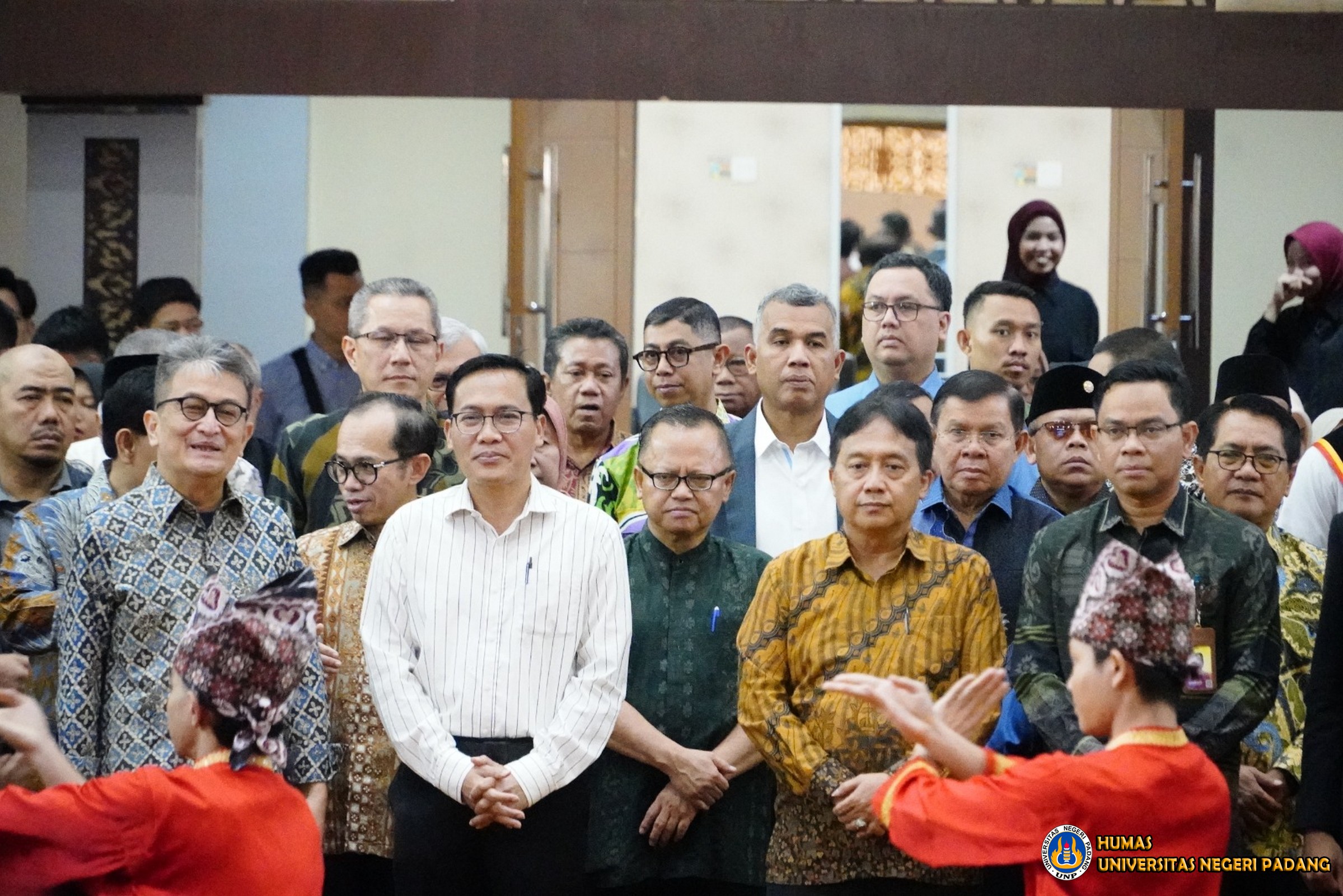 dihadiri-14-rektor-ptn,-unp-tuan-rumah-simposium-nasional-kependudukan-2025