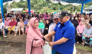 amril-amin-bagikan-3.500-paket-sembako-untuk-warga-mata-air-padang-di-hut-ke-27-pan