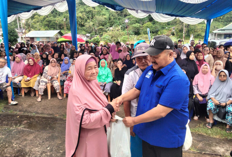 amril-amin-bagikan-3.500-paket-sembako-untuk-warga-mata-air-padang-di-hut-ke-27-pan