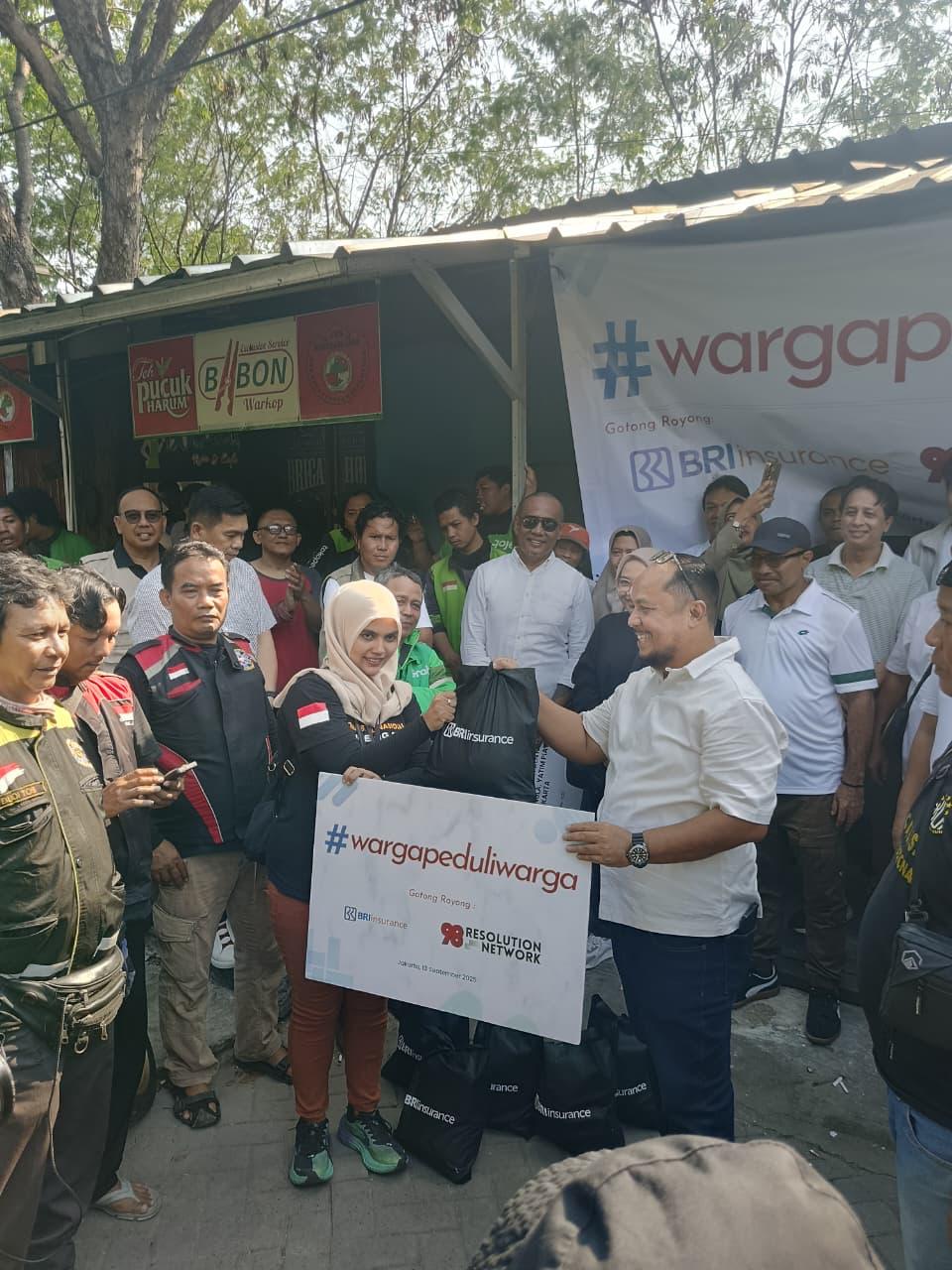 98-resolution-network-bagi-sembako-ke-warga-gandeng-komunitas-ojol