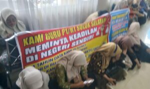 dprd-solok-selatan-serahkan-tuntutan-guru-honorer-ke-pemkab-secara-tertulis