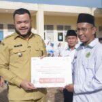 wako-fadly-amran-serahkan-bantuan-operasional-dari-pt-semen-padang-untuk-mtss-luki