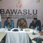 bawaslu-sumbar-dan-komisi-informasi-perkuat-keterbukaan-informasi-publik-di-bawaslu-mentawai