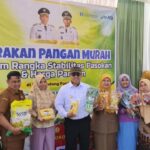 warga-padang-panjang-serbu-pasar-murah 