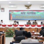 bupati-eka-putra-sampaikan-jawaban-dalam-rapat-paripurna-dprd-tanah-datar