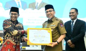 pemko-padang-terima-penghargaan-dari-fkub-provinsi-sumbar