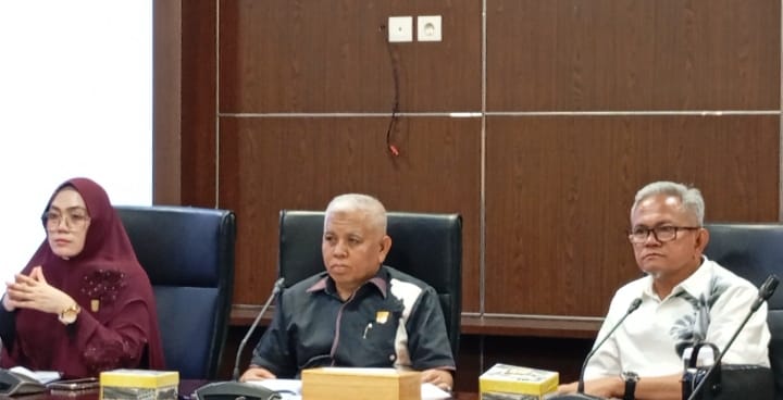 komisi-v-dprd-sumbar-finalisasi-ranperda-pengelolaan-pesantren,-lazuardi:-besok-ditetapkan