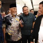 mentan-serahkan-bantuan-traktor-untuk-pemko-pariaman