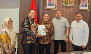 yota-balad-sampaikan-usulan-pembangunan-kota-pariaman-ke-menteri-kelautan