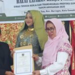 anggota-dprd-sumbar-neldaswenti-tutup-pelatihan-tata-rias-kecantikan