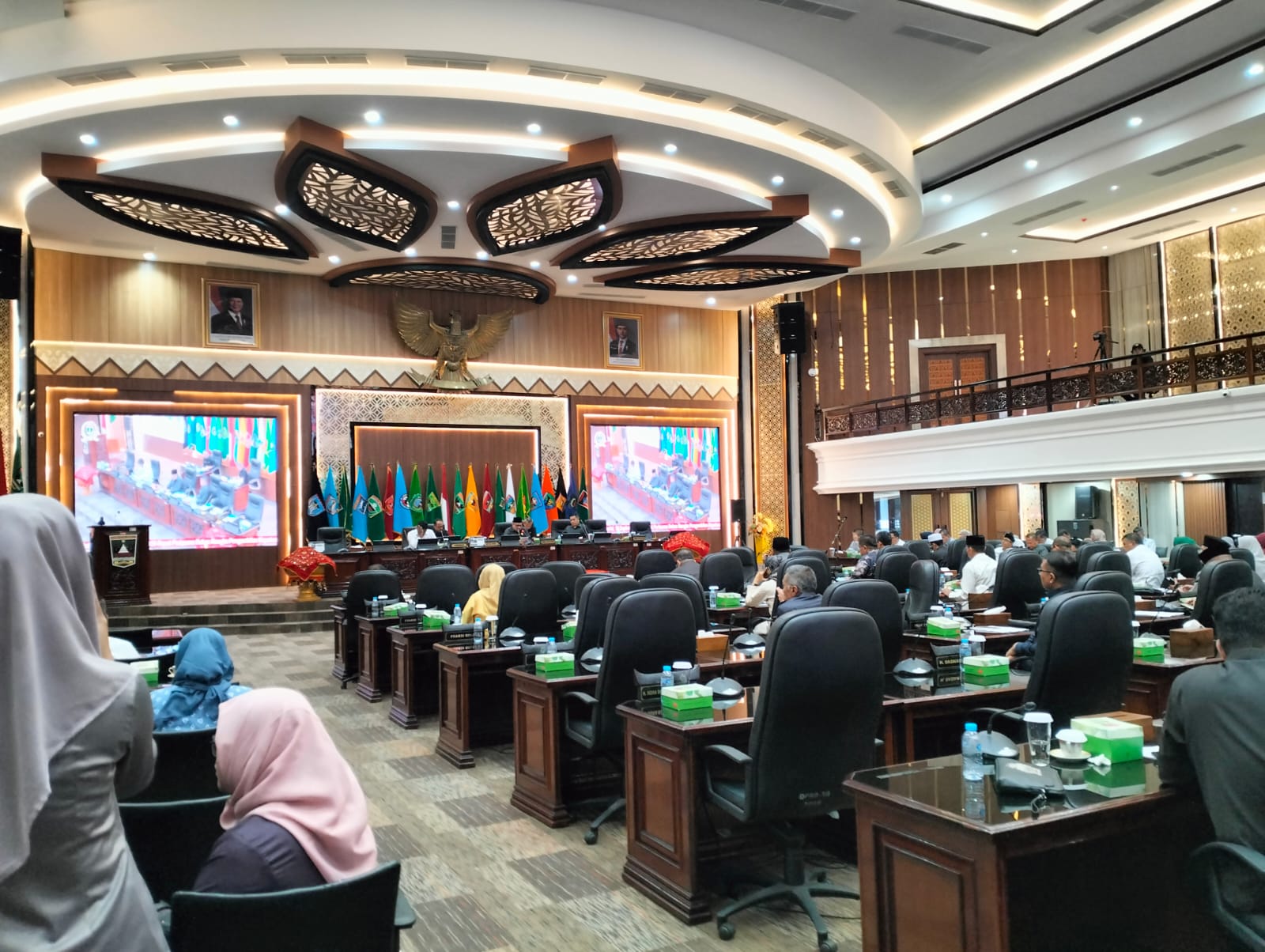 dprd-dan-pemprov-sumbar-tetapkan-kua-ppas-2026-dalam-rapat-paripurna