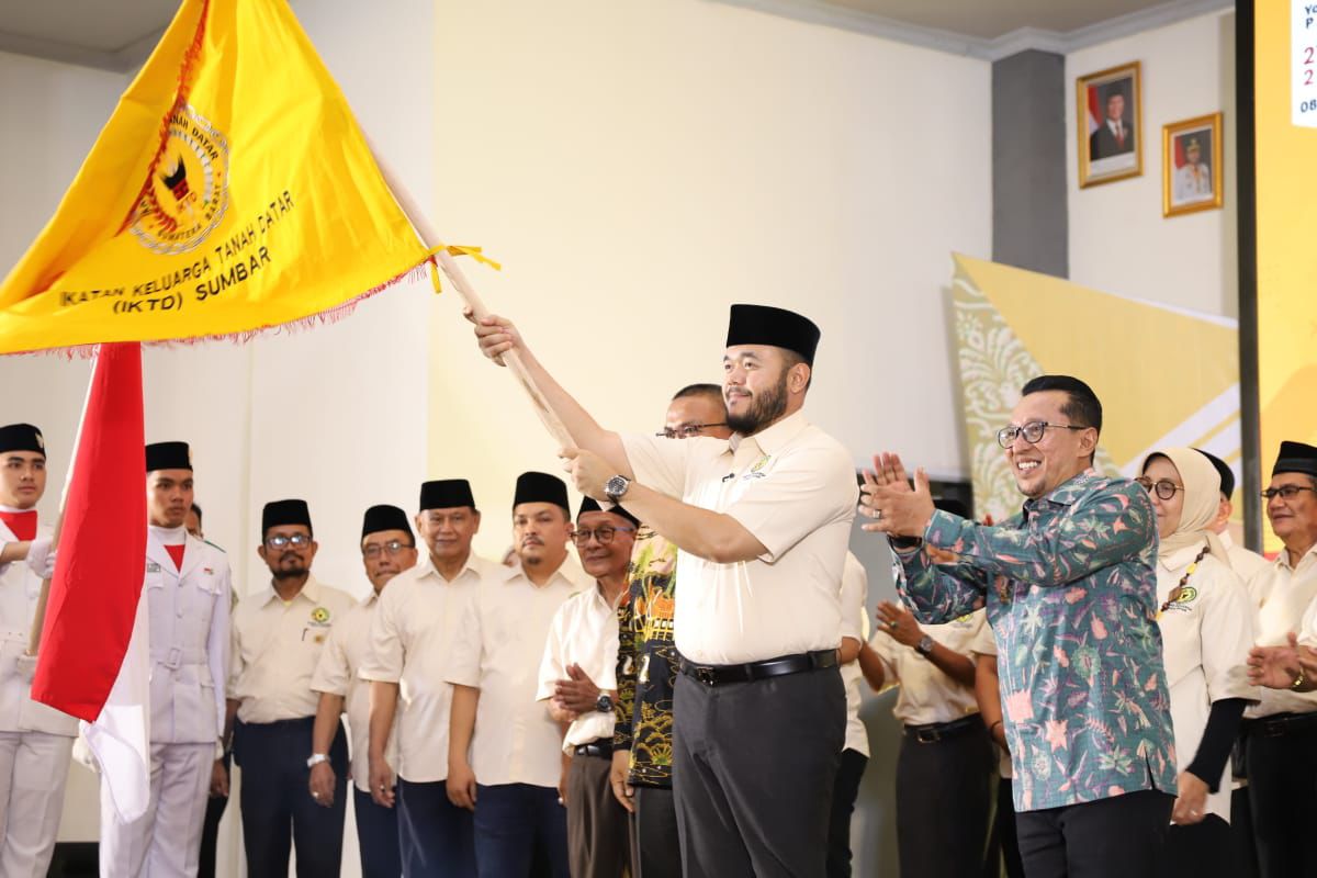 fadly-amran-resmi-dikukuhkan-sebagai-ketua-umum-iktd-sumatera-barat