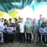 wakil-walikota-maigus-nasir-menyaksikan-penyerahan-dana-pokir-wakil-ketua-dprd-padang-osman-ayub