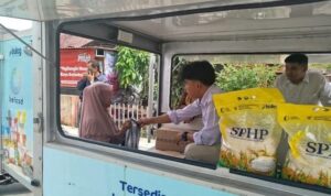 tekan-inflasi-di-bukittinggi,-bulog-gelar-gerakan-pangan-murah-di-sejumlah-lokasi 